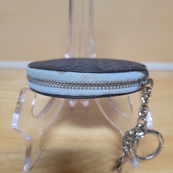 Michael Kors charm change holder with Michael Kors charm - Picture 5 of 5